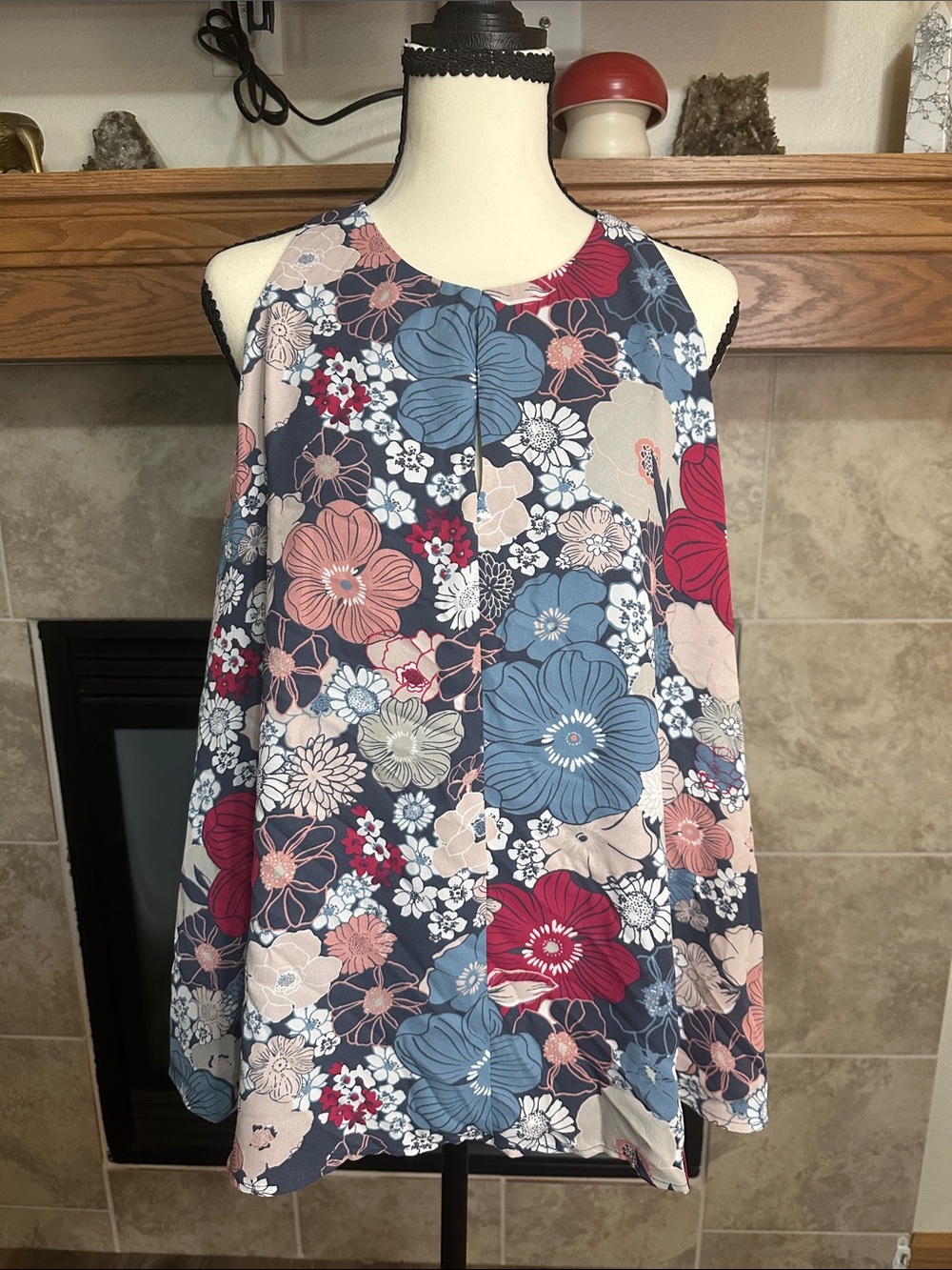 LOFT Women’s Open Back Floral Halter Tank Top With Key Hole Neckline Size XL